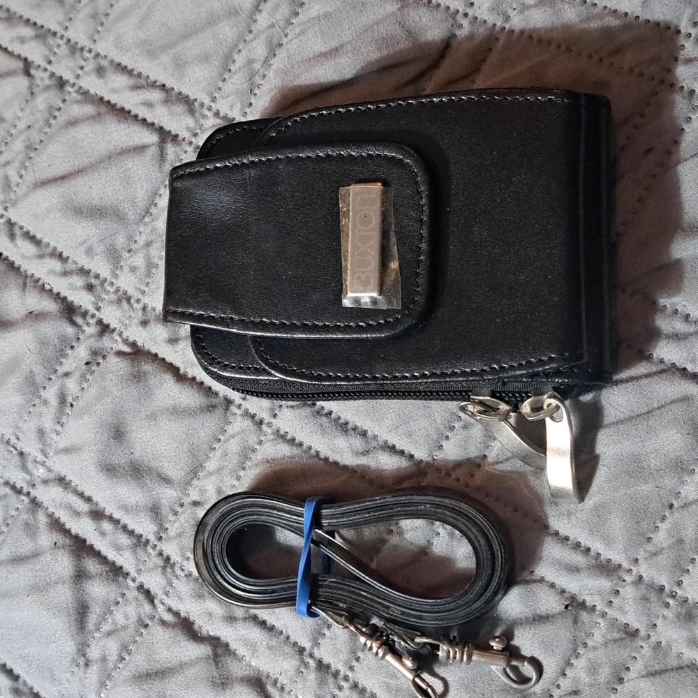 NWOT Braxton Black Leather Mini Crossbody or Belt Wallet